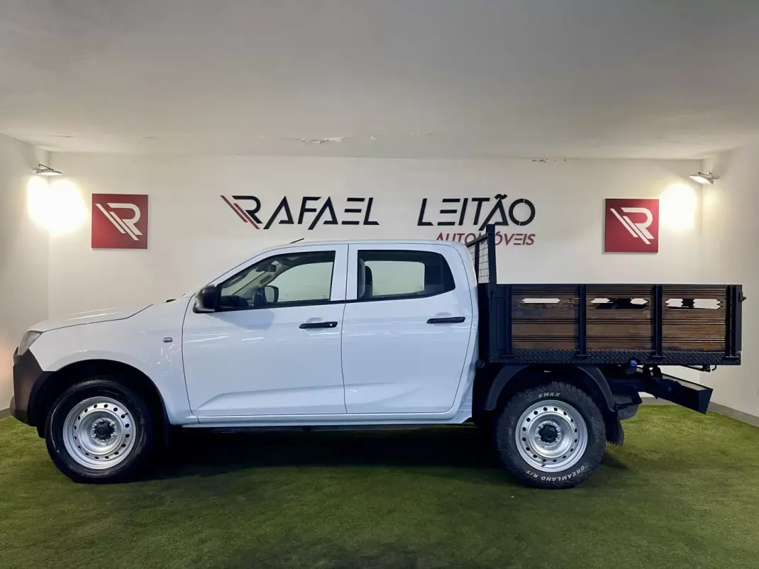 Isuzu D-Max 2023 - 32950 EUR, 32000 km - AUTO.MOTO.pt - 32000km - foto 13 de 26