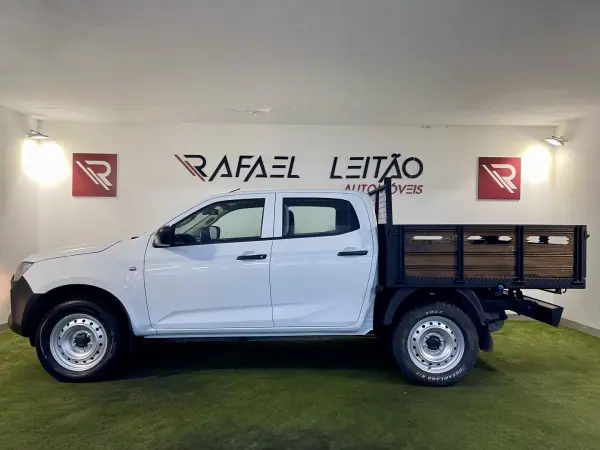 Isuzu D-Max 2023 - 32950 EUR, 32000 km - AUTO.MOTO.pt - 32000km - foto 13 de 26