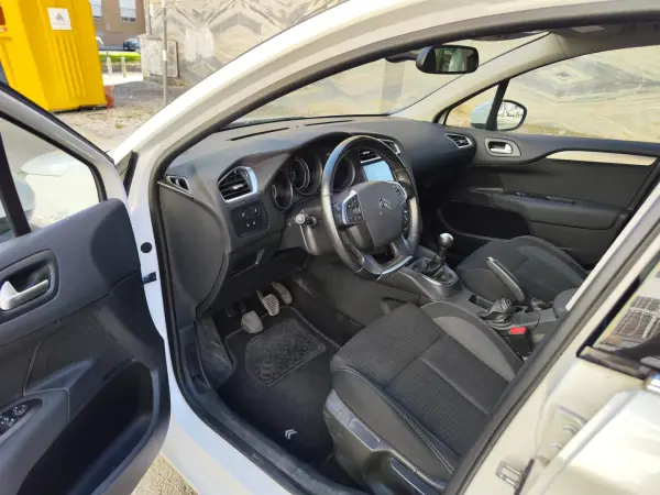 Citroën C4 2015 - 9980 EUR, 157000 km - AUTO.MOTO.pt - 157000km - foto 24 de 43