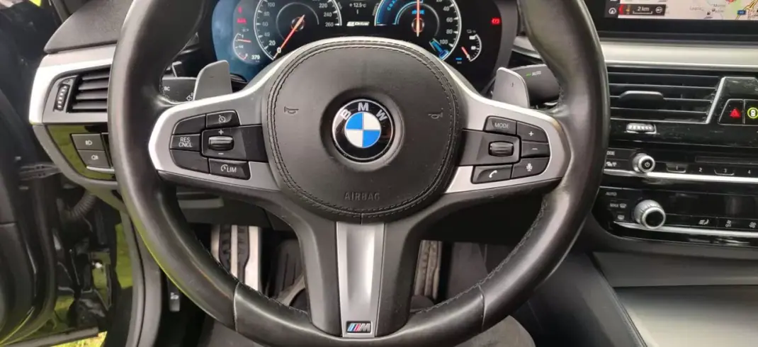 BMW 530e 2019 - 28499 EUR, 113000 km - AUTO.MOTO.pt - 113000km - foto 29 de 51
