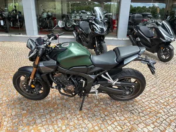 Honda CB 1100 2024 - 7550 EUR, 17666 km - AUTO.MOTO.pt - 17666km - foto 7 de 13