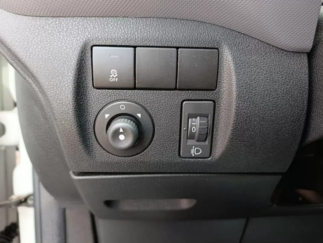 Peugeot Partner 2018 - 10900 EUR, 42380 km - 42380km - foto 4 de 12