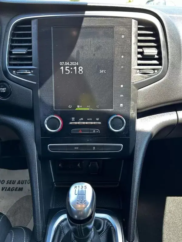 Renault Mégane 2019 - 14250 EUR, 135000 km - AUTO.MOTO.pt - 135000km - foto 38 de 39
