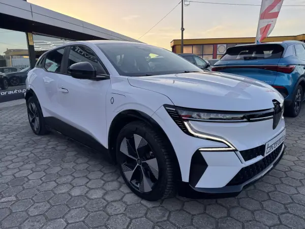 Renault Mégane E-Tech 2022 - 22500 EUR, 96000 km - AUTO.MOTO.pt - 96000km - foto 2 de 44