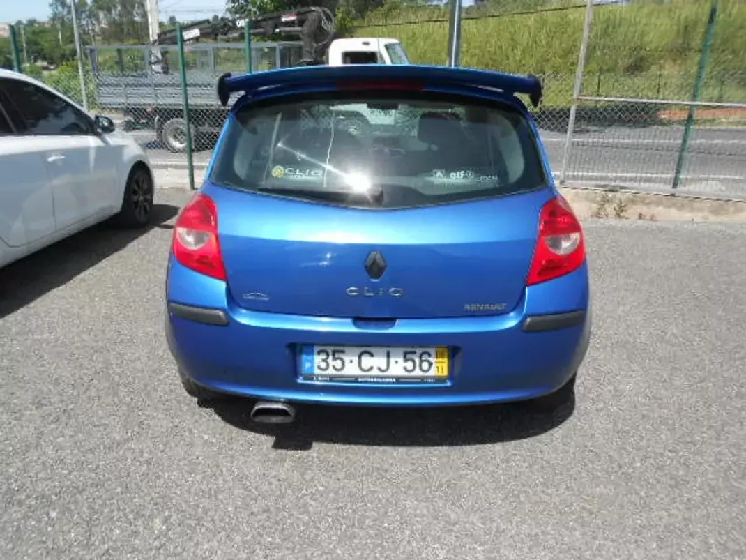 Renault Clio 2006 - 4750 EUR, 265045 km - AUTO.MOTO.pt - 265045km - foto 6 de 12