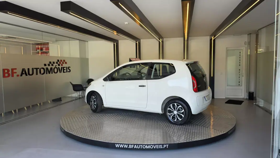 Volkswagen Up! 2016 - 8500 EUR, 79613 km - 79613km - foto 16 de 49