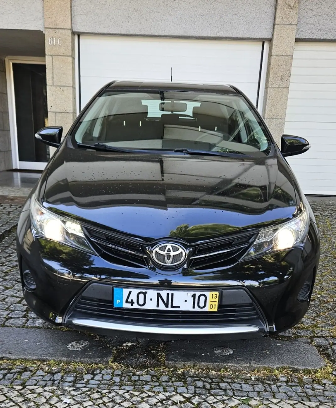 Toyota Auris 2013 - 9750 EUR, 210000 km - AUTO.MOTO.pt - 210000km - foto 1 de 7