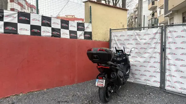 Yamaha TMAX 2023 - 11900 EUR, 5900 km - AUTO.MOTO.pt - 5900km - foto 5 de 9