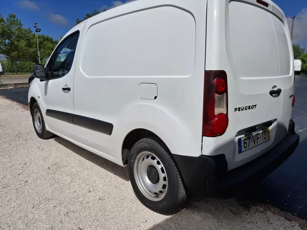 Peugeot PARTNER GIRAFON 2018 - 9990 EUR, 295321 km - AUTO.MOTO.pt - 295321km - foto 5 de 13