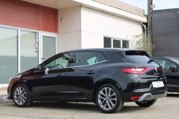 Renault Mégane 2021 - 16490 EUR, 165000 km - AUTO.MOTO.pt - 165000km - foto 12 de 30