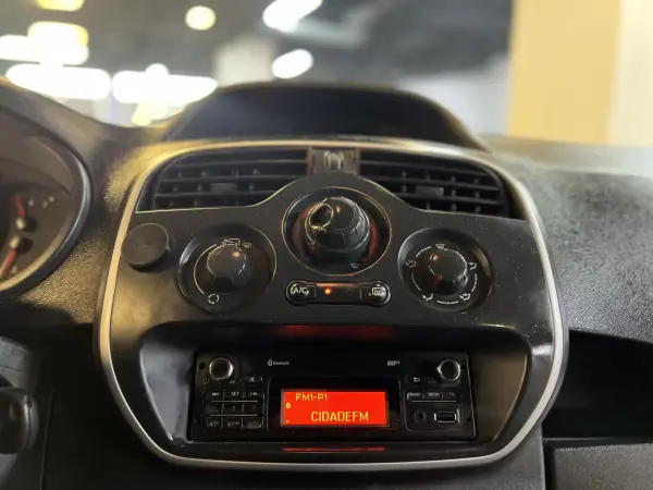 Renault 2018 - 6490 EUR, 385000 km - AUTO.MOTO.pt - 385000km - foto 30 de 33