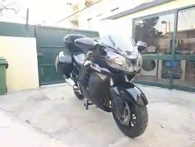 Kawasaki GTR 2012 - 9900 EUR, 44200 km - foto 2 de 11