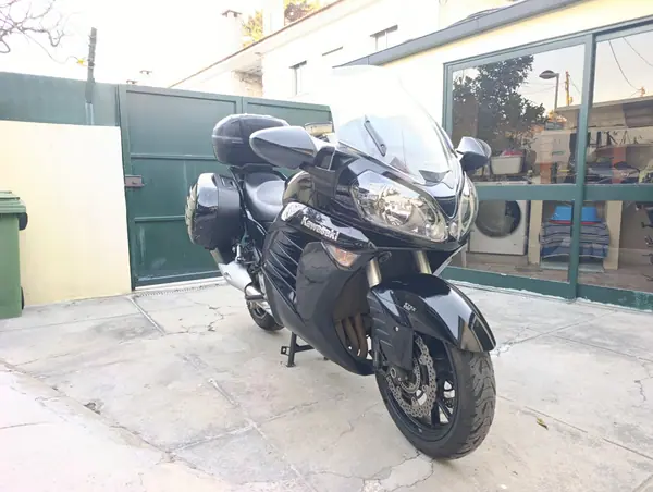 Kawasaki GTR 2012 Petrol — 44 200 km · Porto Kawasaki GTR 2012 Petrol