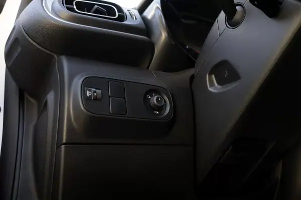 Citroën C3 2023 - 13990 EUR, 23990 km - AUTO.MOTO.pt - 23990km - foto 16 de 37