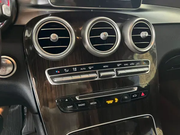 Mercedes-Benz GLC 220 2017 - 34800 EUR, 155000 km - AUTO.MOTO.pt - 155000km - foto 12 de 25