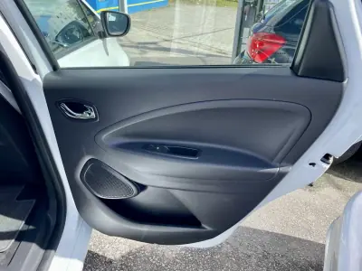 Renault Zoe 2019 - 12750 EUR, 46662 km - AUTO.MOTO.pt - 46662km - foto 24 de 32