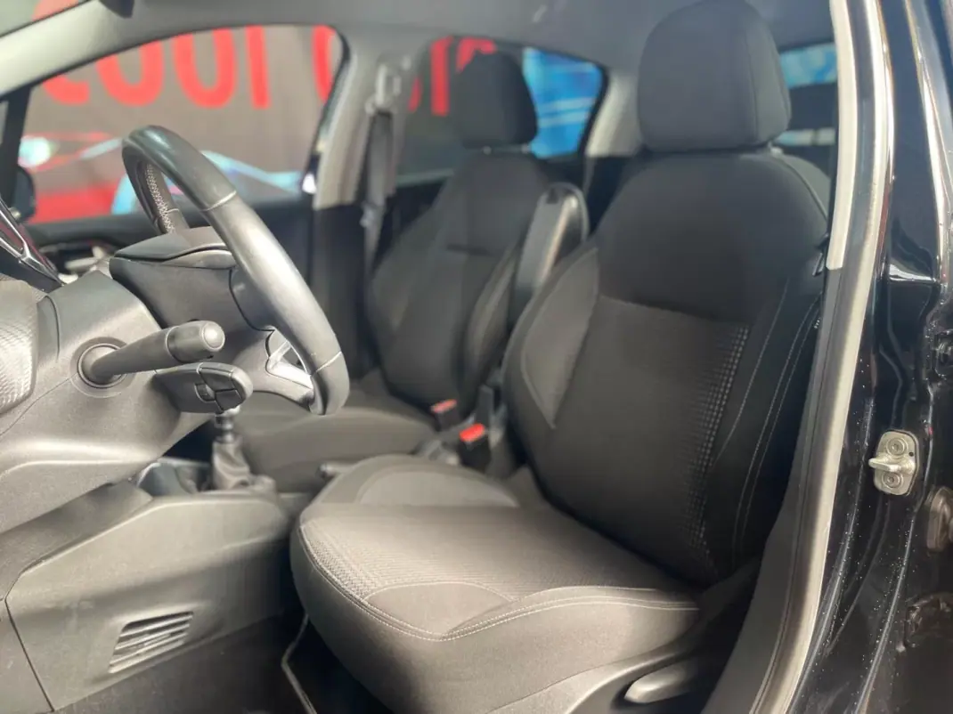 Peugeot 208 2018 - 8899 EUR, 106000 km - AUTO.MOTO.pt - 106000km - foto 26 de 42