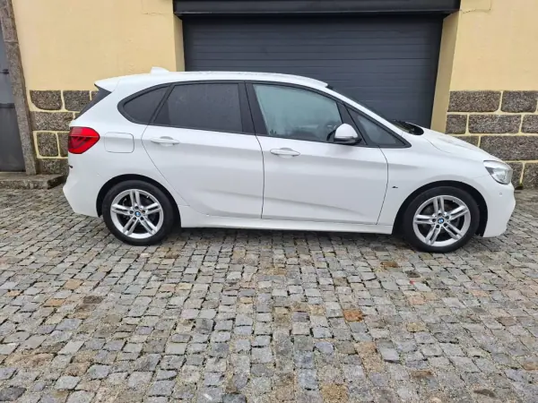 BMW 216 Active Tourer 2015 - 14990 EUR, 142957 km - AUTO.MOTO.pt - 142957km - foto 4 de 20