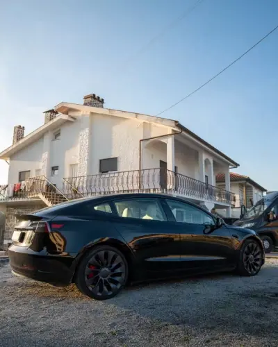 Tesla Model 3 2021 - 30399 EUR, 114000 km - AUTO.MOTO.pt - 114000km - foto 4 de 11