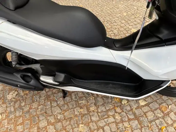 Honda PCX 125 2012 - 1900 EUR, 64269 km - AUTO.MOTO.pt - 64269km - foto 9 de 12