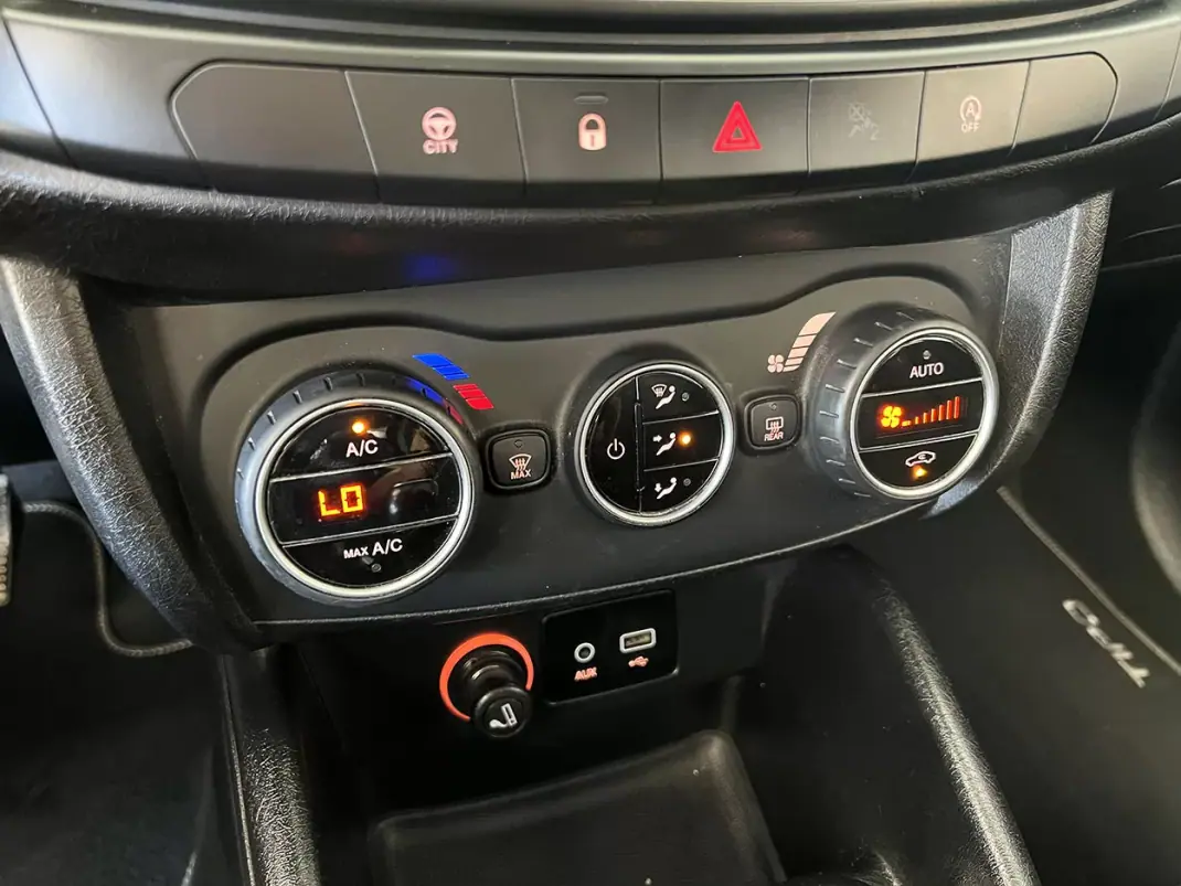 Fiat Tipo Station Wagon 2017 - 10900 EUR, 89825 km - AUTO.MOTO.pt - 89825km - foto 14 de 23