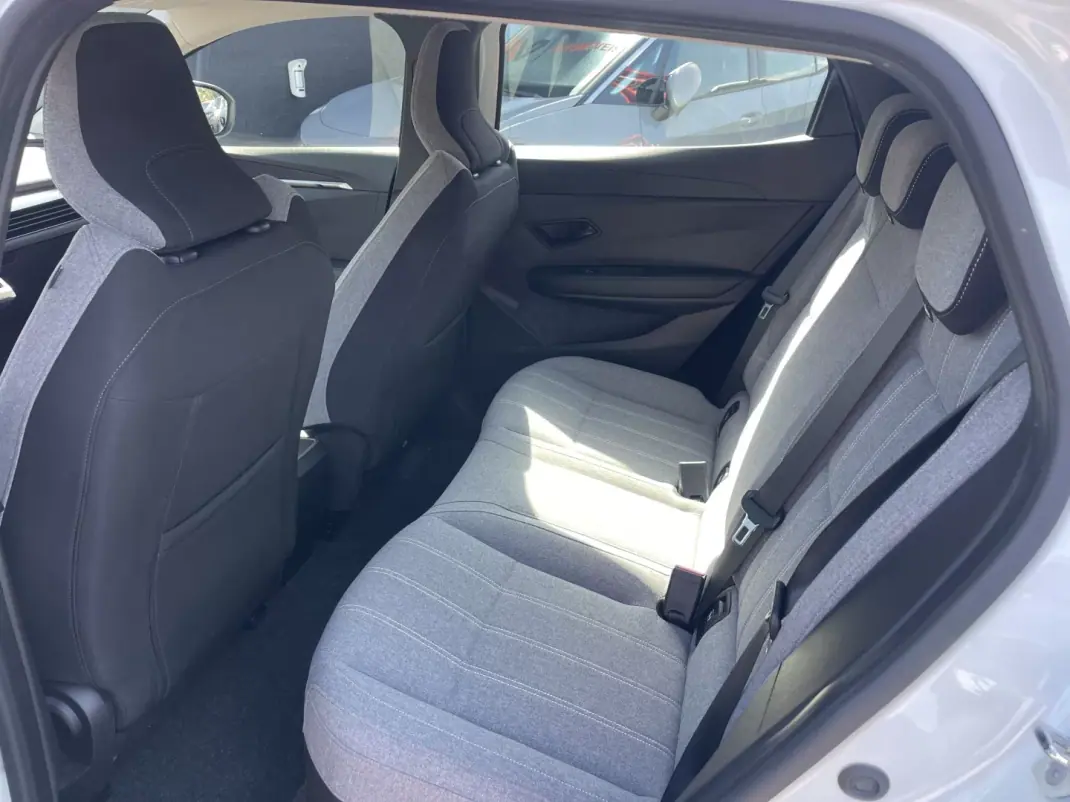 Renault Mégane E-Tech 2023 - 27950 EUR, 57803 km - AUTO.MOTO.pt - 57803km - foto 9 de 11