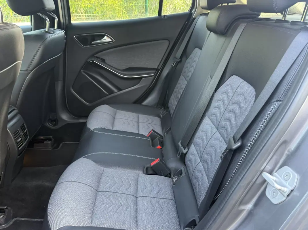 Mercedes-Benz GLA 180 2017 - 20999 EUR, 80000 km - AUTO.MOTO.pt - 80000km - foto 21 de 22
