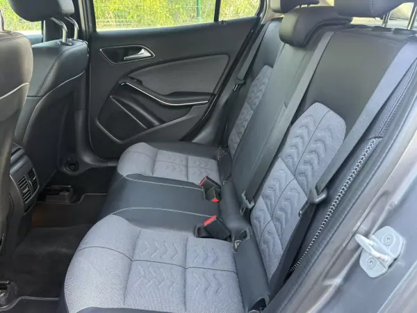 Mercedes-Benz GLA 180 2017 - 20999 EUR, 80000 km - AUTO.MOTO.pt - 80000km - foto 21 de 22