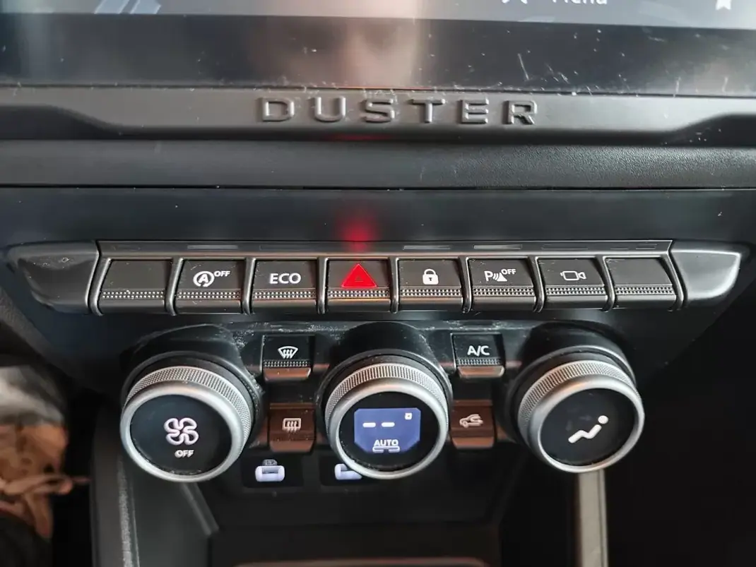 Dacia Duster 2023 - 16750 EUR, 65400 km - AUTO.MOTO.pt - 65400km - foto 28 de 35