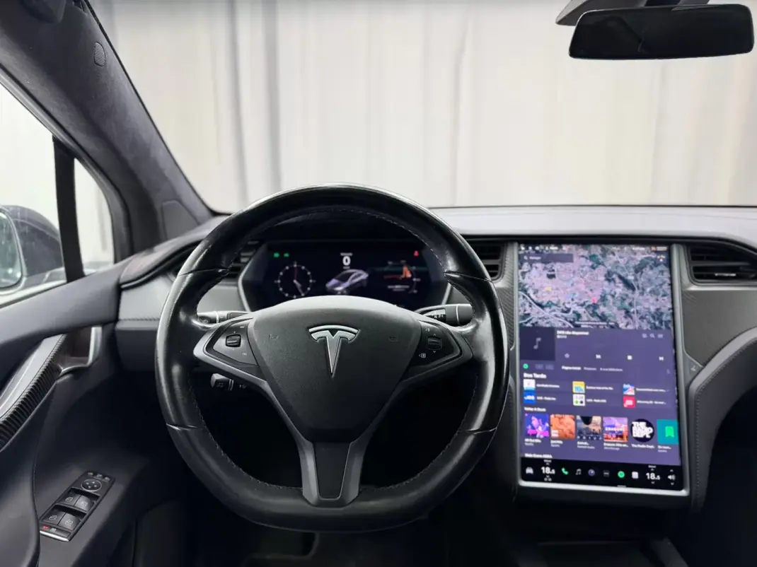 Tesla Model X 2018 - 31999 EUR, 151000 km - AUTO.MOTO.pt - 151000km - foto 18 de 23