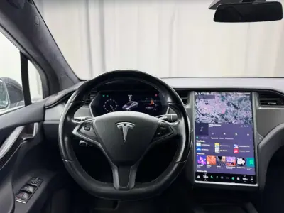 Tesla Model X 2018 - 31999 EUR, 151000 km - AUTO.MOTO.pt - 151000km - foto 18 de 23