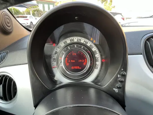 Fiat 500 2021 - 10750 EUR, 102000 km - AUTO.MOTO.pt - 102000km - foto 13 de 39