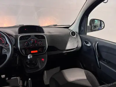 Renault Kangoo 2019 - 15900 EUR, 177924 km - AUTO.MOTO.pt - 177924km - foto 17 de 35