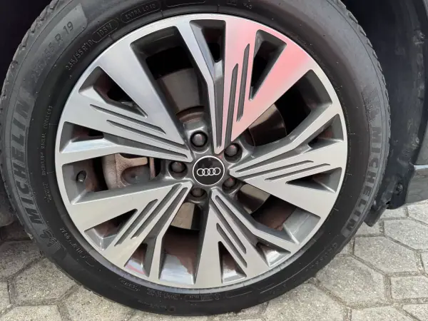 Audi Q4 e-tron 2021 - 29900 EUR, 98000 km - 98000km - foto 45 de 46