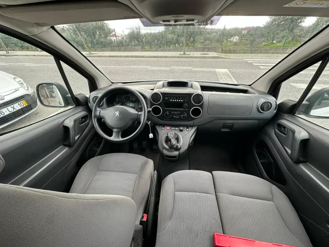 Peugeot Partner 2016 - 10900 EUR, 177432 km - AUTO.MOTO.pt - 177432km - foto 13 de 20