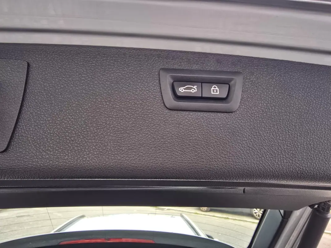 BMW 318 2018 - 19950 EUR, 170000 km - AUTO.MOTO.pt - 170000km - foto 17 de 18