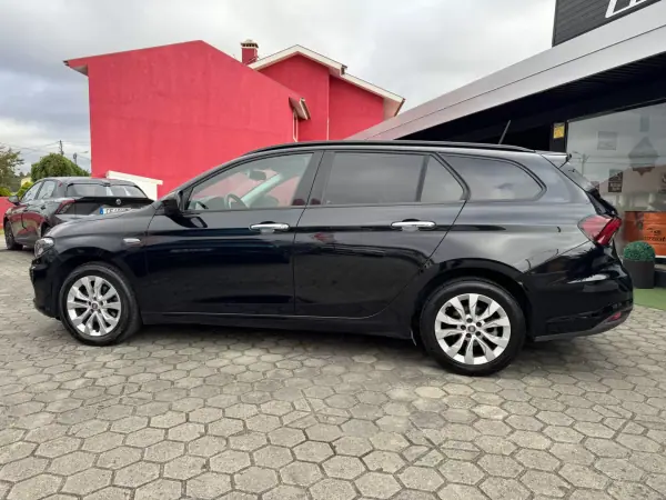 Fiat Tipo Station Wagon 2017 - 8990 EUR, 194000 km - AUTO.MOTO.pt - 194000km - foto 4 de 37