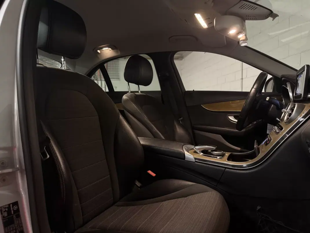 Mercedes-Benz C 180 2015 - 12000 EUR, 280000 km - AUTO.MOTO.pt - 280000km - foto 8 de 9