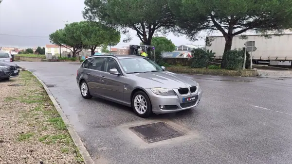 BMW 320 2010 - 11500 EUR, 157813 km - AUTO.MOTO.pt - 157813km - foto 3 de 41