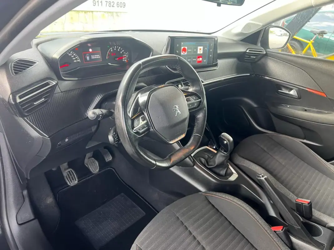 Peugeot 208 2021 - 12250 EUR, 69175 km - AUTO.MOTO.pt - 69175km - foto 10 de 11