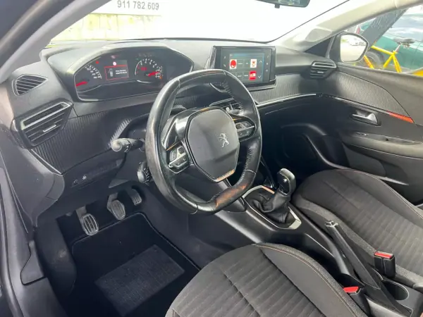 Peugeot 208 2021 - 12250 EUR, 69175 km - AUTO.MOTO.pt - 69175km - foto 10 de 11