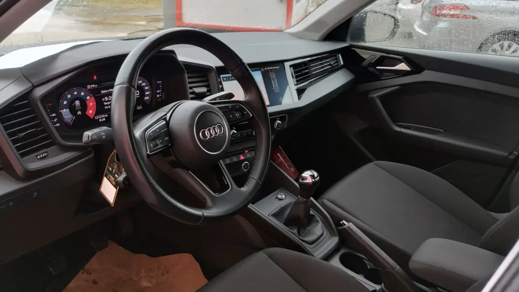 Audi A1 Sportback 2019 - 14999 EUR, 121000 km - AUTO.MOTO.pt - 121000km - foto 11 de 40