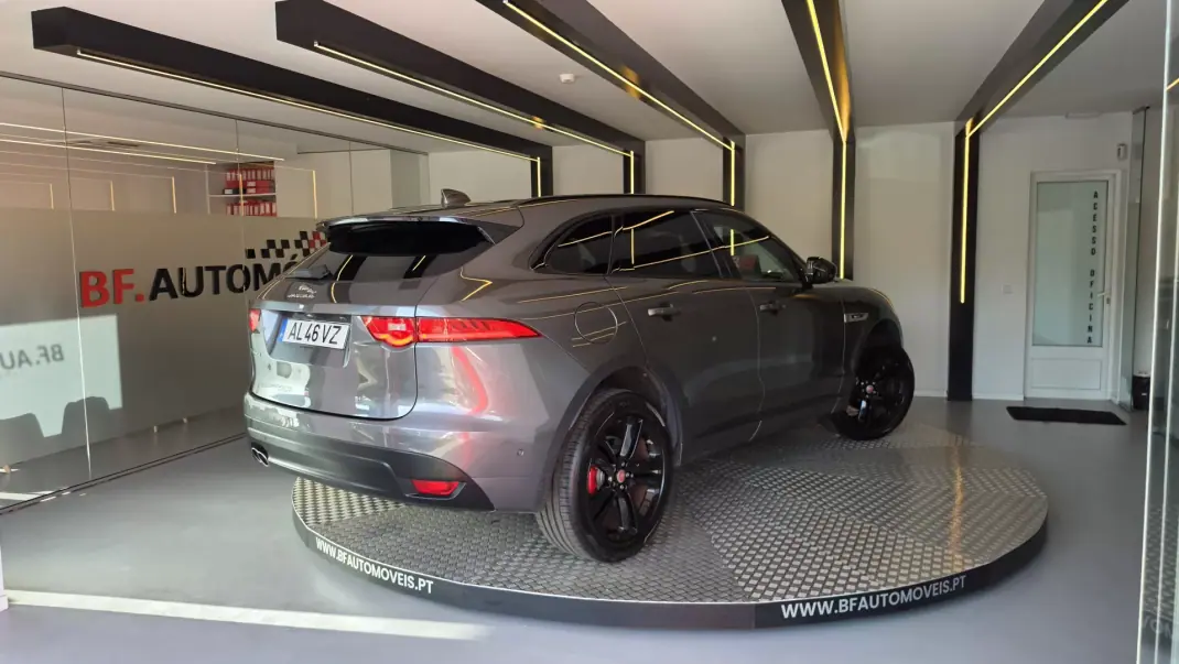 Jaguar F-Pace 2017 - 19500 EUR, 157804 km - 157804km - foto 4 de 74