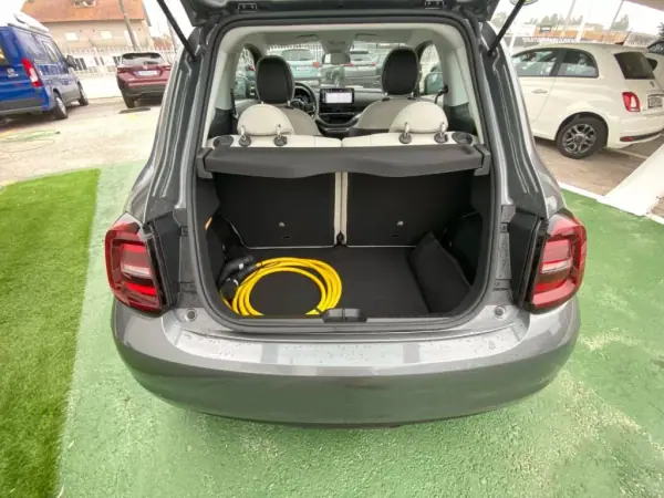 Fiat 500 2024 - 29800 EUR, 17523 km - AUTO.MOTO.pt - 17523km - foto 18 de 19