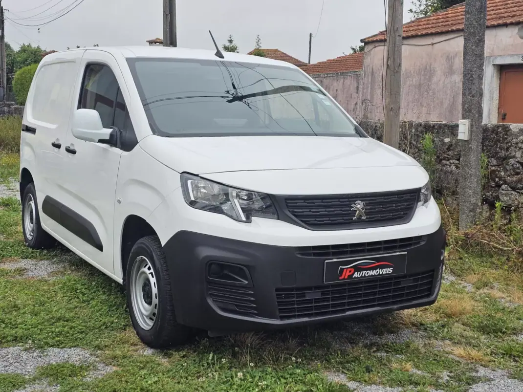 Peugeot Partner 3 lugares Longa 2021 - 10999 EUR, 140000 km - AUTO.MOTO.pt - 140000km - foto 1 de 14