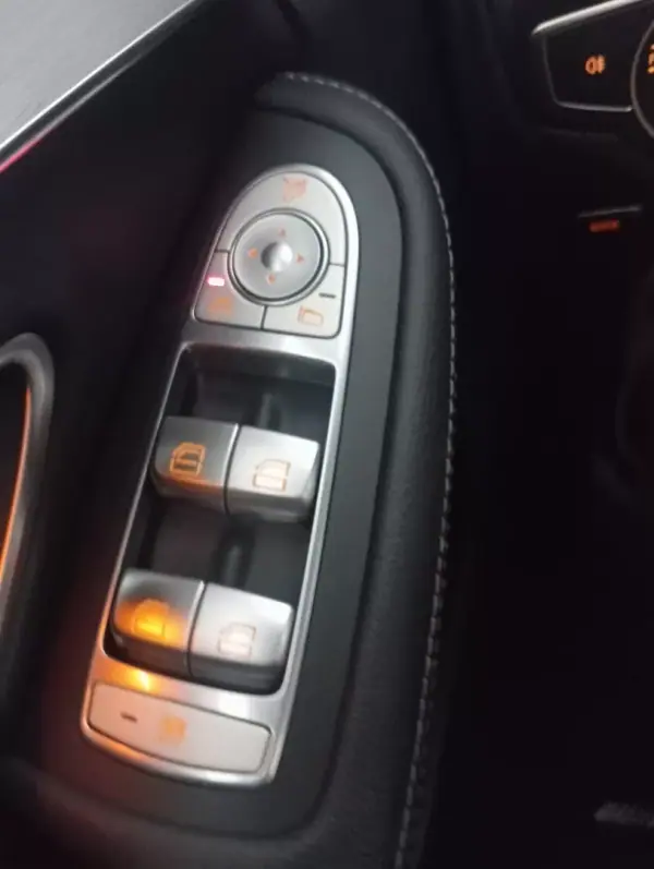 Mercedes-Benz C 220 2019 - 28700 EUR, 140000 km - AUTO.MOTO.pt - 140000km - foto 19 de 36