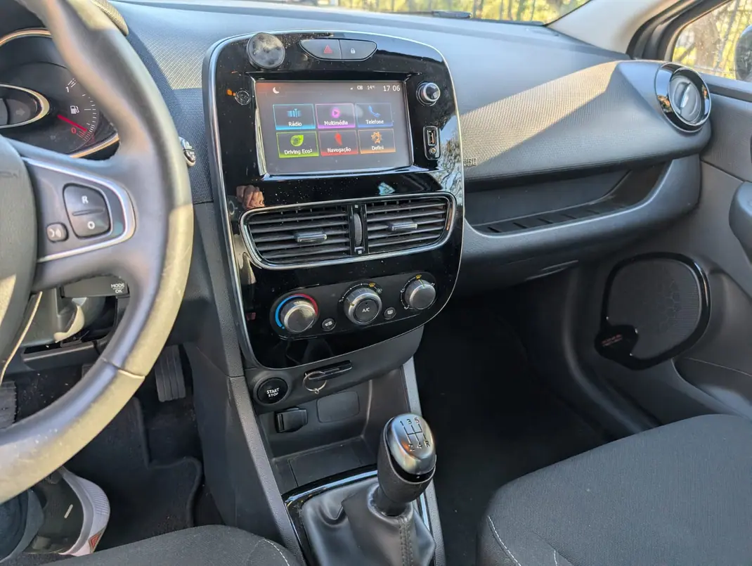 Renault Clio 2018 - 10500 EUR, 69000 km - AUTO.MOTO.pt - 69000km - foto 12 de 19