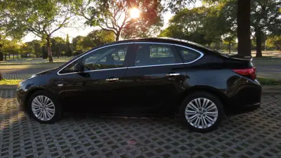 Opel Astra 2013 - 9800 EUR, 99000 km - 99000km - foto 2 de 16