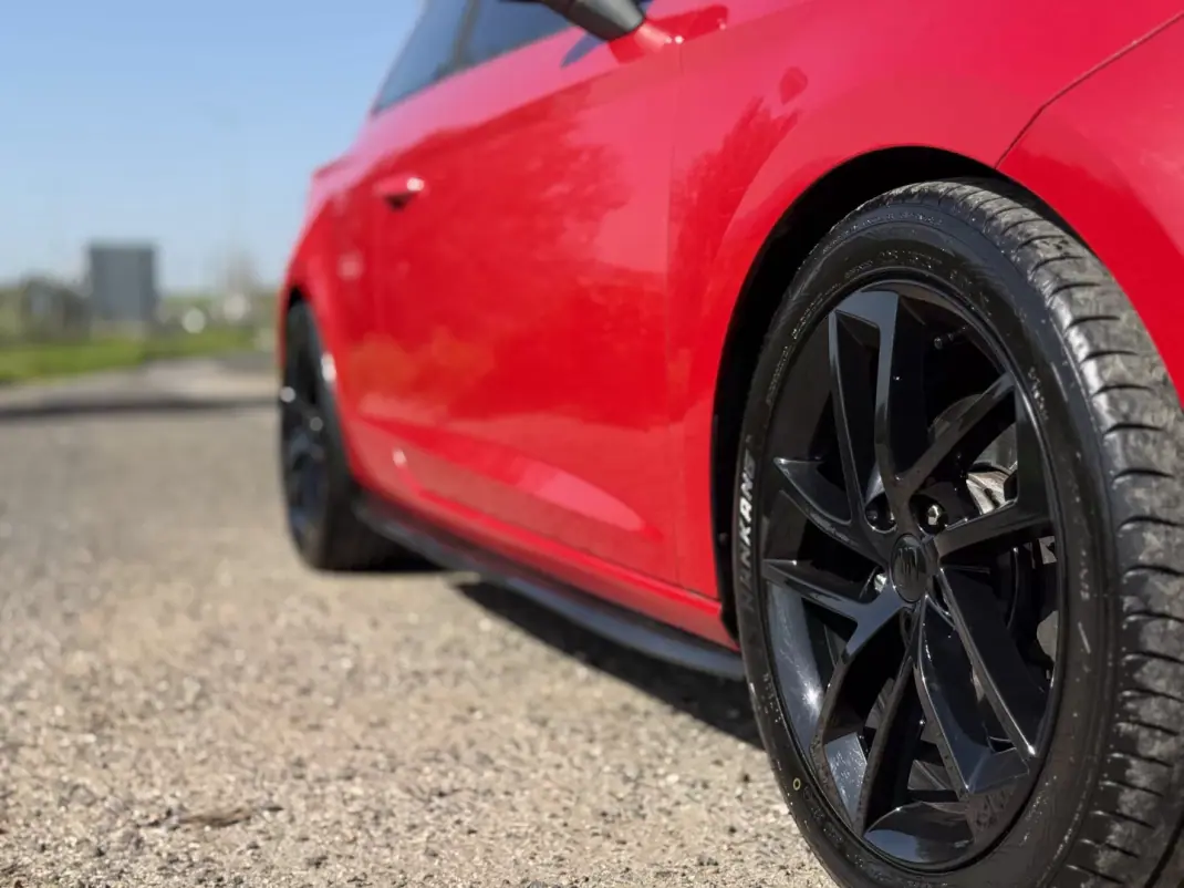 SEAT Leon 2014 - 10750 EUR, 228045 km - AUTO.MOTO.pt - 228045km - foto 9 de 32