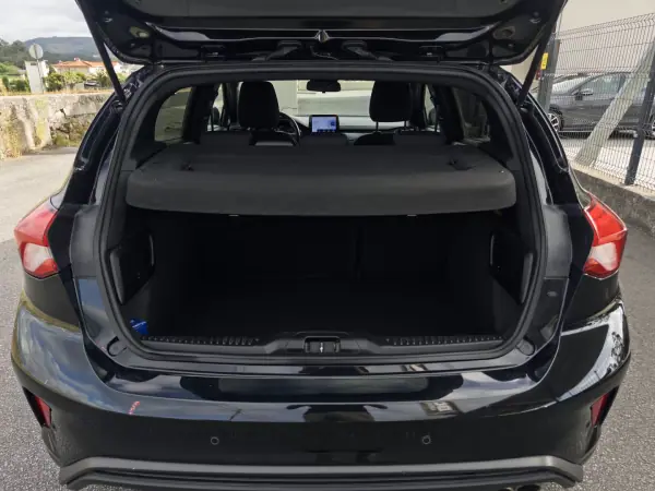 Ford Focus 2020 - 15990 EUR, 97000 km - AUTO.MOTO.pt - 97000km - foto 14 de 42